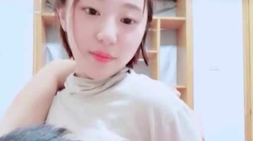 童顔短发大奶萌妹大姨妈来了,男友饥渴难忍,顶着姨妈血抽送,真乃极品