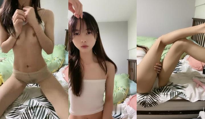 清纯系美少女刚下海！难得大尺度道具自慰！毛毛超多，振动棒磨蹭骚穴，流出水搞得好湿