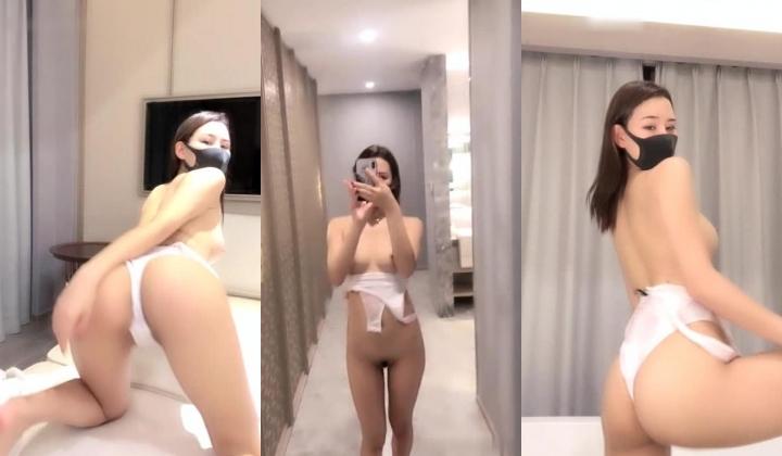 颜值不错苗条身材健身美女诱惑 情趣装床上自摸从下往上视角非常诱人