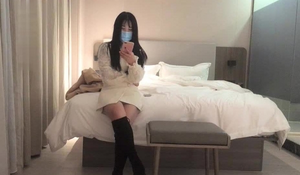 【文轩探花】网约小姐姐酒店偷拍，后入啪啪饥渴几天了用力干，做到一半要去医院文轩表示很无语