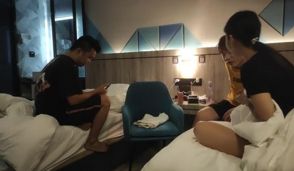 【金戈探花】原专约老阿姨 换换口味 极品00后小萝莉 前凸后翘 娉娉婷婷 少女胴体她不香吗？