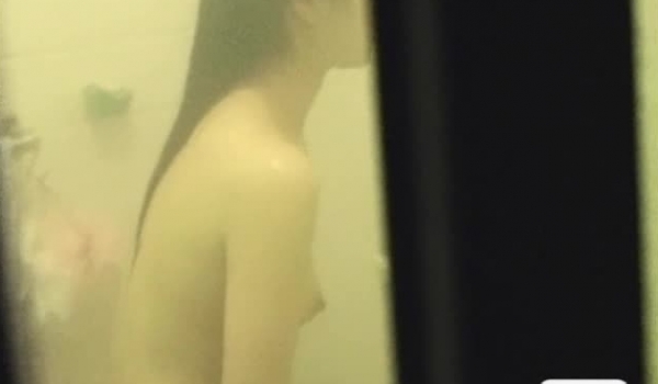 守在窗户外屋内各种妹纸景色大饱眼福