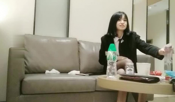 沈先生史上最悲剧外围女挨操完发现带她的经济人把她拉黑了一分钱没赚