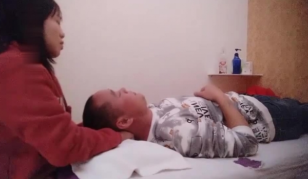 【足疗店小粉灯】偷拍3天多女~扫街达人，打桩机，少妇们这是赚钱吗？不，在享受真实刺激