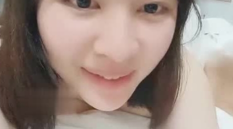 首秀【换妻极品探花】换妻圈约到25岁情侣夫妻 有点紧张