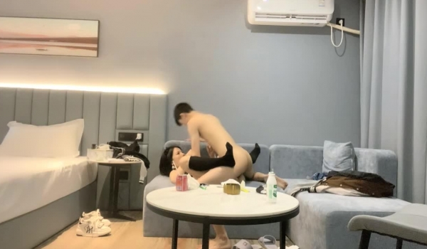 【瘦猴先生探花】，师范大学妹子，肤白貌美正青春，小美女一宵风流，花式啪啪激情四射 撸管佳作