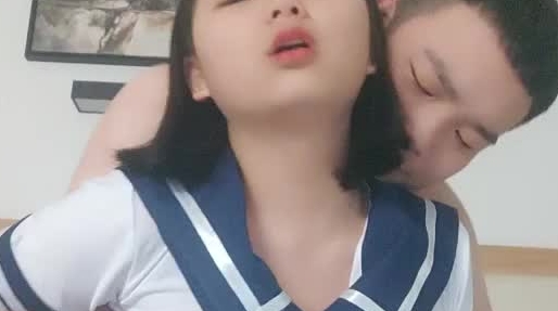 年轻漂亮学生灵儿直播大秀 学生装直播激情啪啪
