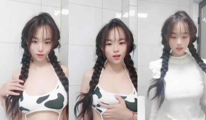 G奶大学生，奶子好漂亮，【大白兔糖糖】，白花花的少女肉体，居然还是个一线天馒头逼