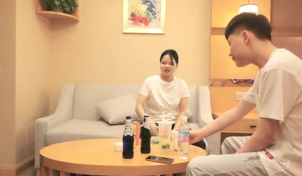 泡良最佳教程，完整版未流出，【666绿帽白嫖良家】，美女收割机，从学生妹到小少妇，舔脚推倒吸奶，