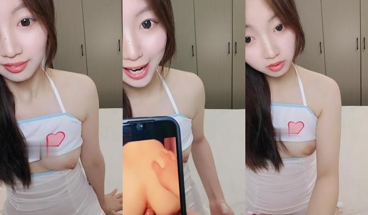 19岁颜值嫩妹【小呆梨】，初恋脸，爽玩道具，掰逼自慰，白虎嫩穴，奶子挺