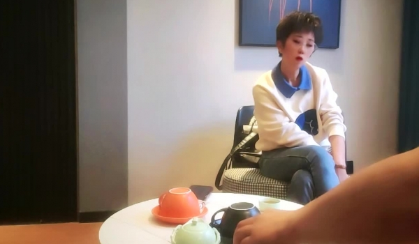 推荐，【良家故事】偷拍 网恋 中年良家妇女收割机~2天1女，人妻出轨，酒店内被操的好疯狂