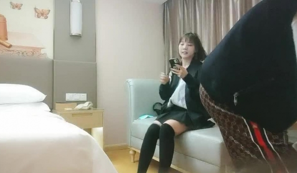 【利利坚辛苦】，霸榜一周，探花一哥，今夜高端外围继续，甜美短发气质邻家女神，舔穴口交啪啪激情无限