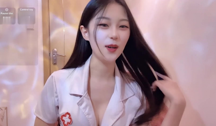 Sweet-Angel999 与闺蜜一起勾引大屌房东，被无情无套狂艹，双飞就是爽，近距离观看大屌