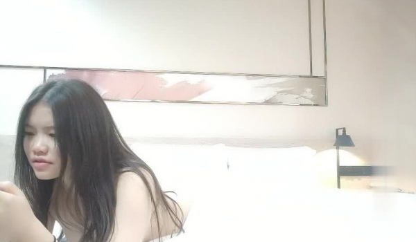 钢铁直男约炮达人【狼团探花】可爱00后小萝莉处女震撼返场 玩会游戏哄上床多姿势操爽无套内射