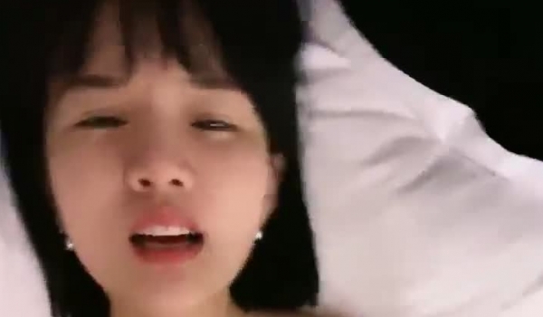 新人，极品良家少妇，【小甜甜】，家中约炮，一对纯天然大奶子，骚穴水汪汪无套内射