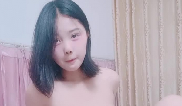 学生妹，【会所话的猫】，粉嘟嘟，无套啪啪完不过瘾，还要自摸一把
