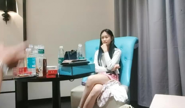 沈先生探花 刚辍学下海的粉嫩BB妹子 粉嫩馒头逼 不禁操直接操哭了