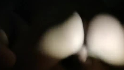 扶贫探花小哥半夜扫街找站街妹吃快餐摩的司机带路寻得豪乳站街妹出租屋啪啪