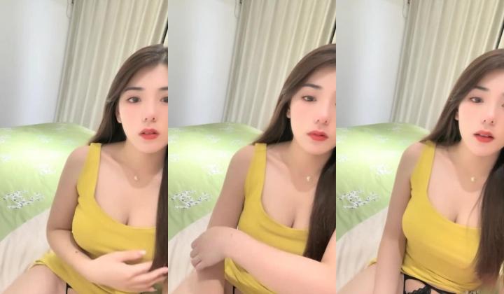 最闪亮的新星，【妍妍吃不饱】，颜值女神下海~放飞自我，这色泽，这浓密的阴毛，这翘起的红樱桃，眼馋