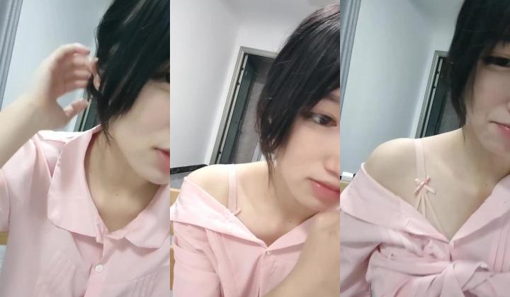-八月份最美，最可爱的小仙女！【小小鱼】。18岁校花，露脸。乳形完美，纤细的少女胴体