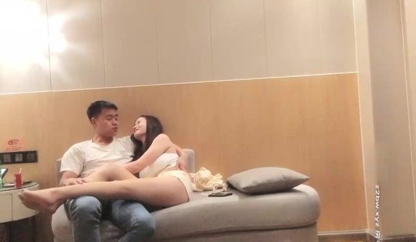 壹哥探花约了个苗条身材短裤妹子沙发上啪啪，浴室一起洗澡口交摸逼上位骑坐抽插
