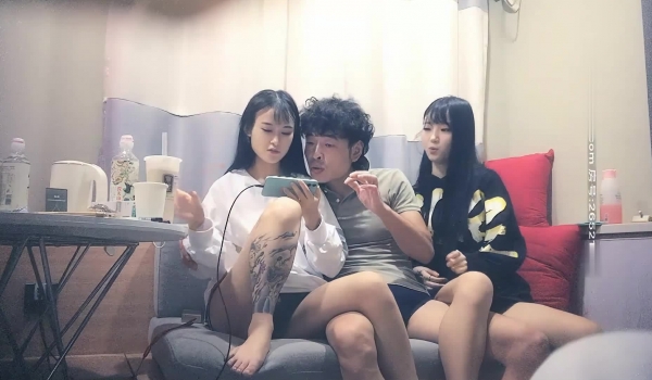 沈先生探花约了高颜值花臂嫩妹双飞啪啪特写轮侧入猛操