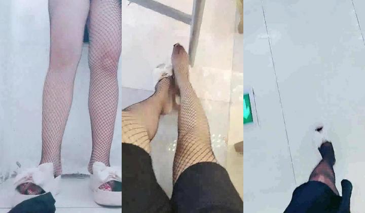 【户外实习生】漂亮小女孩戴着跳蛋~逛市场~骑车各种露~ 胆子真是太大了，公开场合玩得就是这份心跳和刺激！