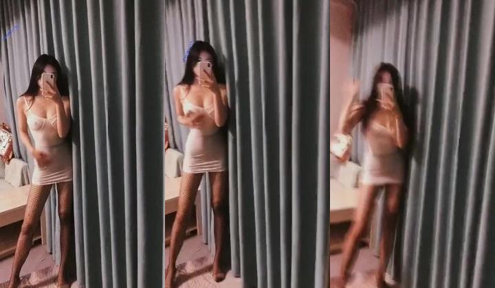 露脸才是王道！高颜长腿极品身材外围绿茶婊【琳琳子】福利~洗澡紫薇足交啪啪你的女神有钱人的母狗