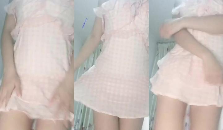 露脸才是王道！高颜长腿极品身材外围绿茶婊【琳琳子】福利~洗澡紫薇足交啪啪你的女神有钱人的母狗