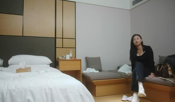 【开发探索】，佳人不断，夜夜潇洒，压轴女神重磅登场，大长腿美艳御姐，风情妩媚黑丝，棋逢对手激情佳