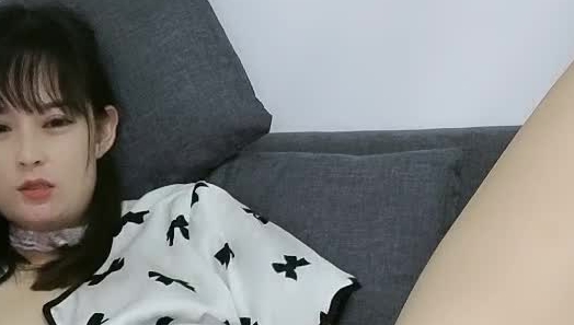 离异单身少妇自己在家大秀直播诱惑狼友，全程露脸道具自慰浪荡呻吟表情很骚，逼逼淫水好多看着都发亮好