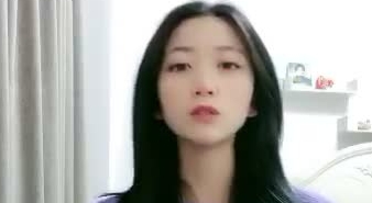超清纯校花--夏天的夏 ️，颜值、身材让人看了直流口水，声音温柔听她聊天就是心情舒畅，揉奶露毛真