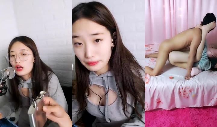 长相清纯漂亮美女主播和炮友啪啪大秀 还是个才艺唱歌主播 身材也很棒 激情啪啪很诱人