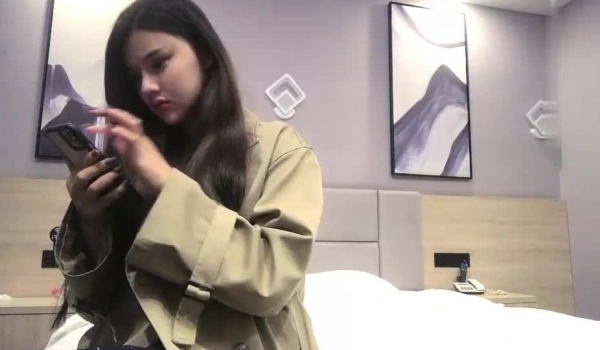 小宝寻花 颜值不错甜美斑点裙妹子，口交舔弄抱着大力猛操呻吟娇喘诱人