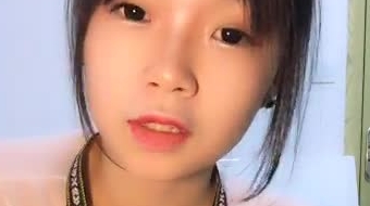 手机直播网红清纯俏皮小美眉主播全程露脸兔女郎女警制服诱惑 圆润饱满的大奶子非常诱人技术闪露私处 