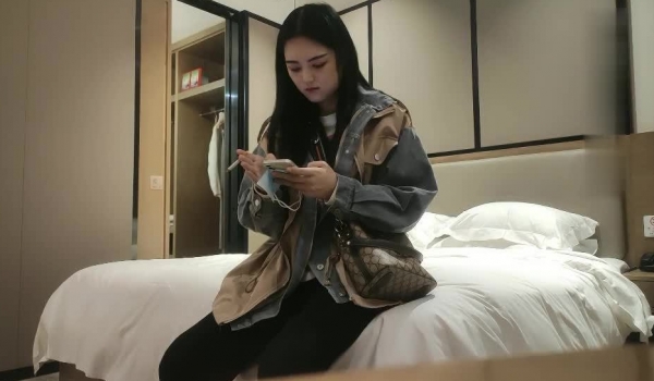【壹屌寻花】3000网约高端外围小姐姐，美乳长腿蜂腰翘臀，粉嫩酥胸温柔娇喘