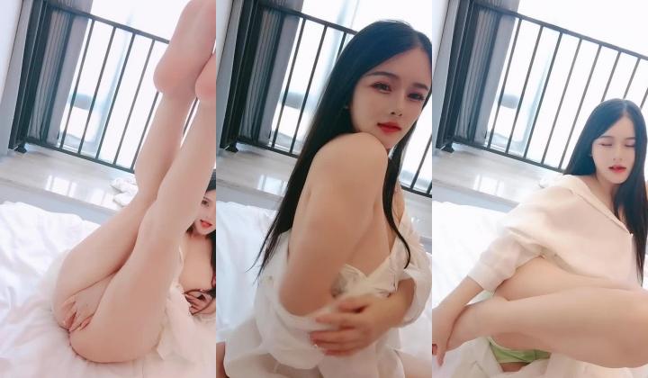 性感尤物网红美女！新人下海衬衣诱惑！隔着内裤自摸流水，白嫩大奶子，扒开紧致小穴，表情一脸淫骚