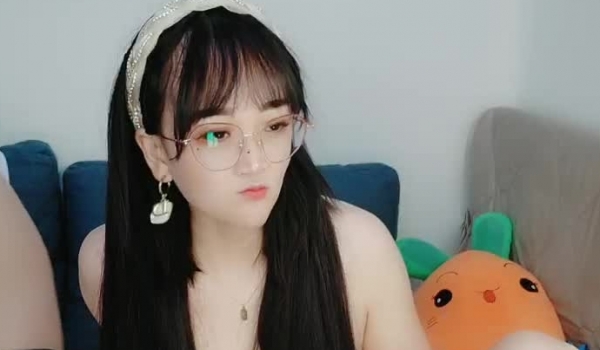 三通美嫩模，露脸丝袜高跟小少妇让小哥激情双飞，撅着屁股道具爆菊花，姐妹花一起口交大鸡巴草了菊花内