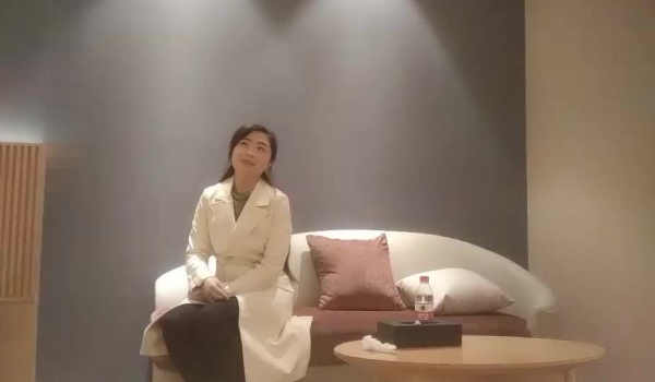 【全国探花】约了个白衣个性少妇，不给口交床边大力猛操呻吟娇喘非常诱人
