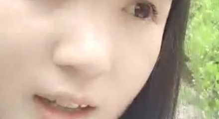童颜巨乳美眉勾引个年轻小伙户外树林野战戴着个带刺的套套干应该很爽吧