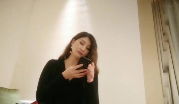 《午夜探花》老哥昨晚翻车偷拍视频完整版流出调情被发现手机偷拍被检查完手机后继续啪啪