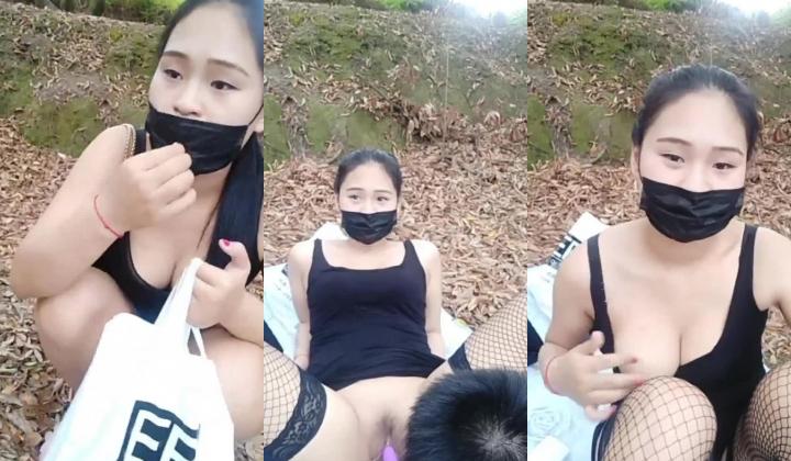 大奶美女主播穿着网袜和粉丝炮友在户外小山坡野战这样的位置很容易被人发现的