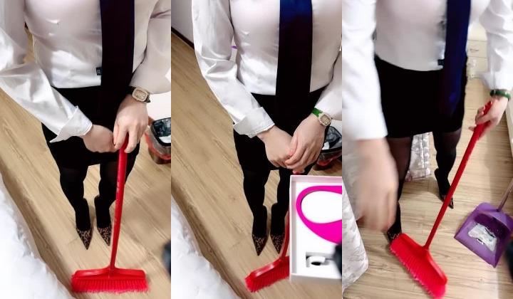 叫了个家政打扫房间，尝试器具让她欲罢不能，超骚超主动服务技术娴熟一流！