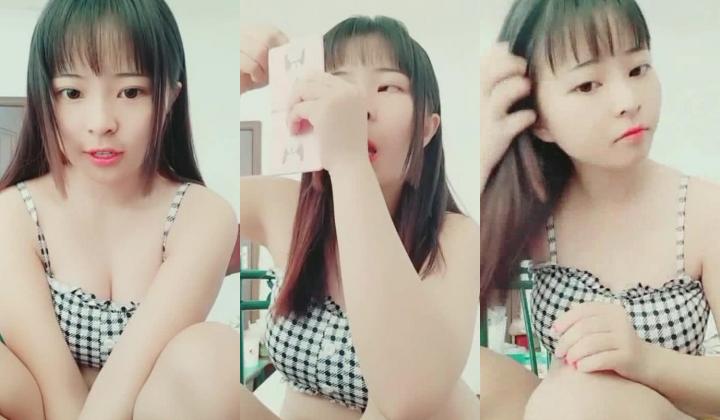丰满漂亮年轻嫩妹主播 奶子又大又圆又挺 给炮友口交 小穴特写 很是诱人