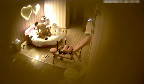 文艺范的漂亮大学美女被厉害的男友操第2次时哀求：不要了,我不行了.接着干第3次.女的特别能叫床!