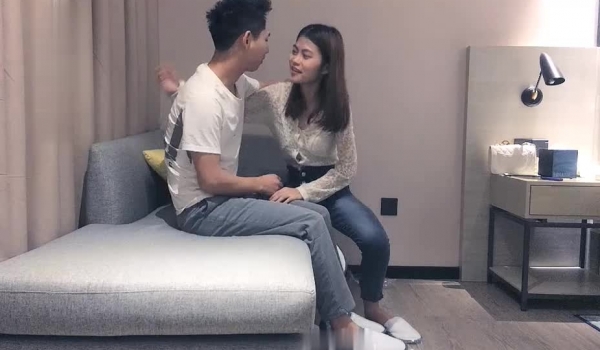 【太子极品探花】文轩专场，高价约操大二兼职学生妹，苗条清秀小萝莉，散发青春魅力胴体被疯狂蹂