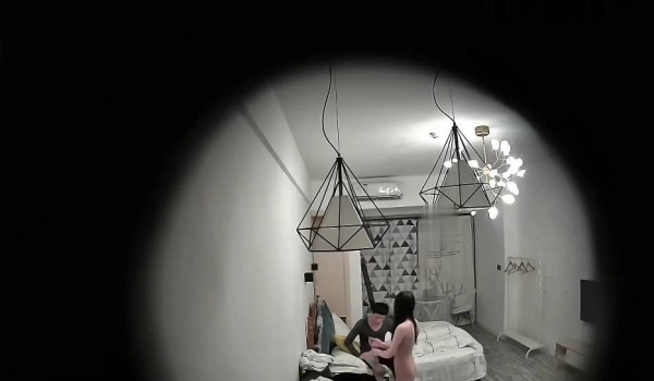 主题酒店商务套房360摄像头偷拍圣诞节狂欢过后两情侣炮友开房