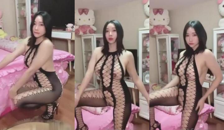 【你的淫荡姨妈】泰国轻熟人妻型巨乳网黄御姐「Muaymyb」露脸大尺度私拍 风骚露出男女通吃多穴