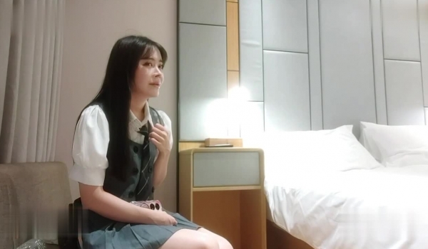 探花潇洒哥3000约了个良家妹子，可以舌吻特别骚，换了十几个动作才一发入魂