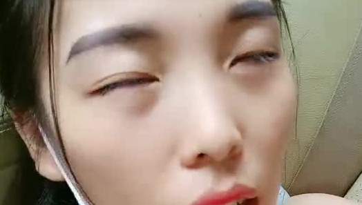 金牌小可户外车震，黑丝短裙无线诱惑，车内口交大鸡巴表情真骚，各种体位激情啪啪浪荡呻吟不止精彩不要